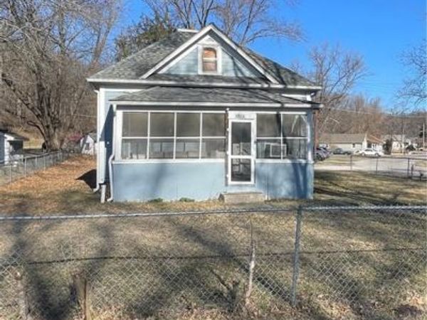 1214 Saint Louis Avenue, Excelsior Springs, MO 64024