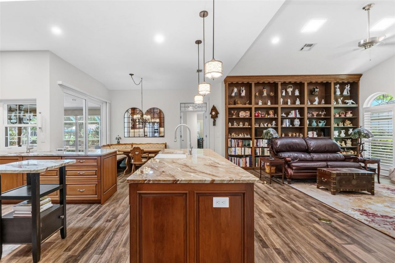 8309 Shadow Pine Way, Sarasota, FL 34238 Photo