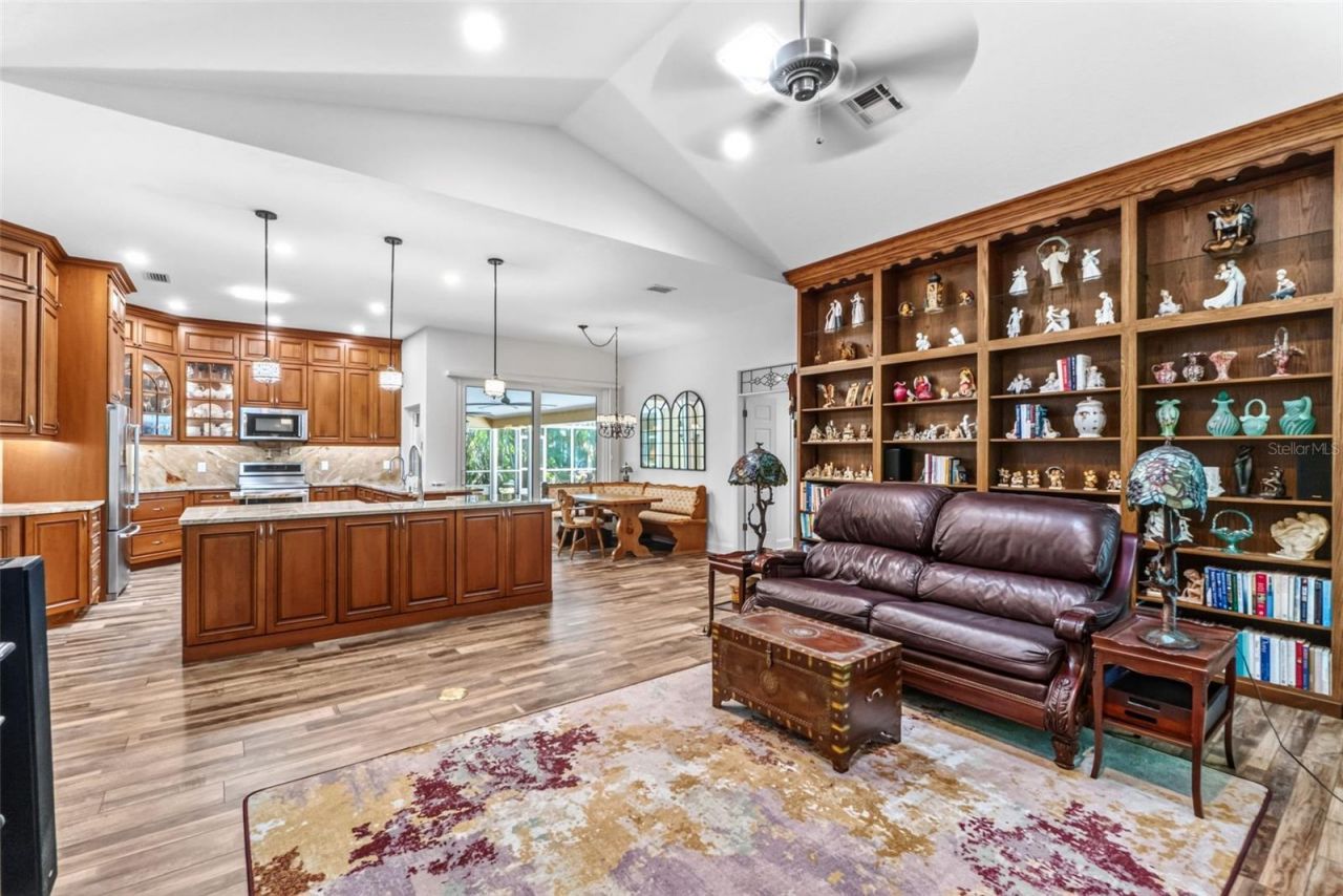 8309 Shadow Pine Way, Sarasota, FL 34238 Photo