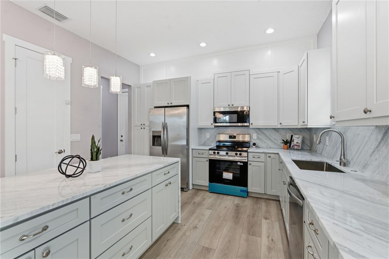 3267 Emerson Avenue S, Saint Petersburg, FL 33712 Photo