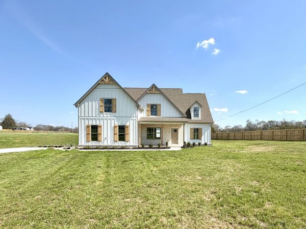 568 Hiwassee Rd, Lebanon, TN 37087