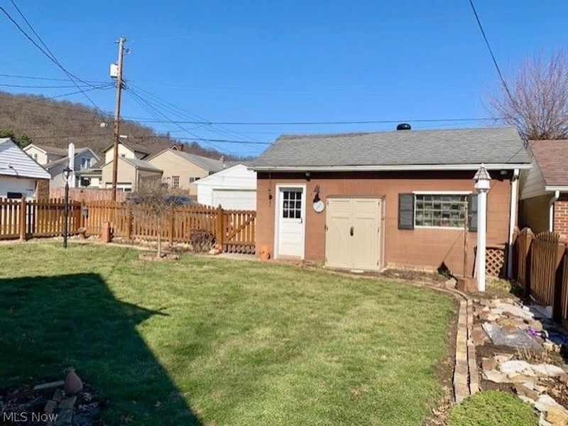 908 Banfield Avenue, Toronto, OH 43964 Photo 12