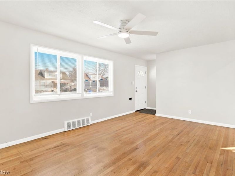 16159 Bowfin Boulevard, OH 44142 Photo 5