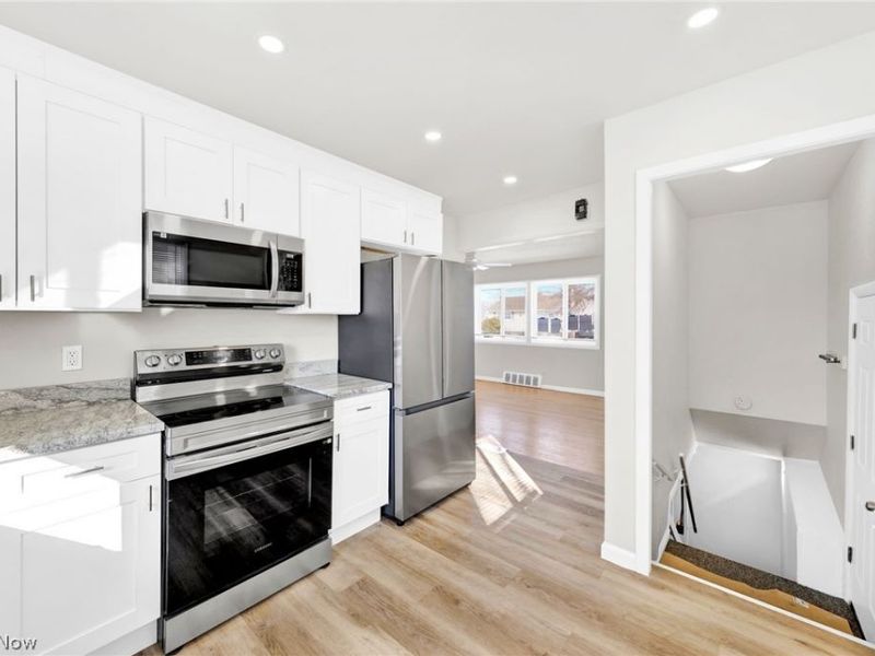 16159 Bowfin Boulevard, OH 44142 Photo 8