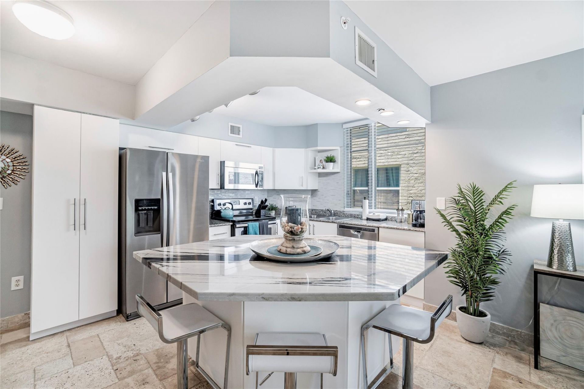 1532 Drexel Avenue, Unit 201, Miami Beach, FL 33139 Photo