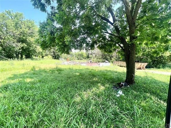 112 W Merrick Street , Henryetta, OK 74437