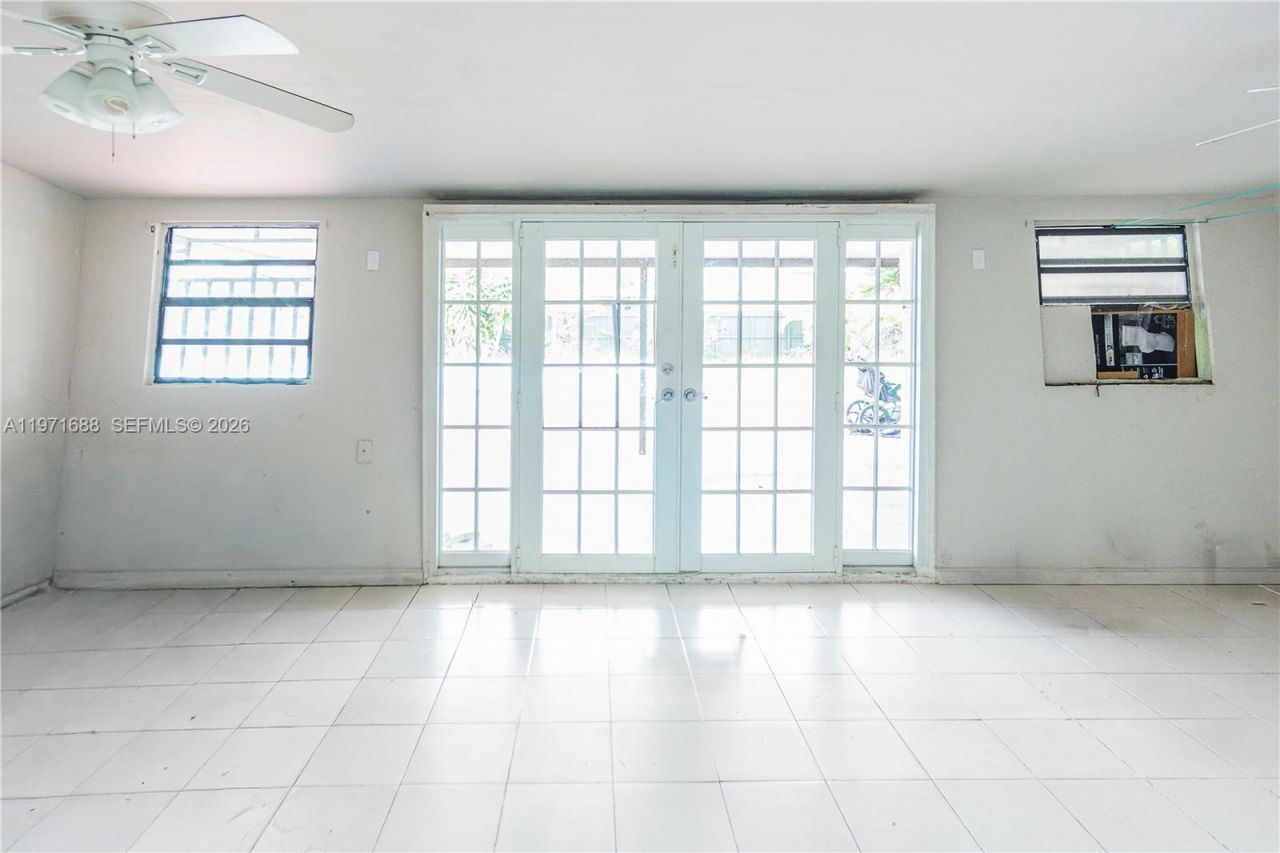 8461 SW 38th St , Miami, FL 33155 Photo