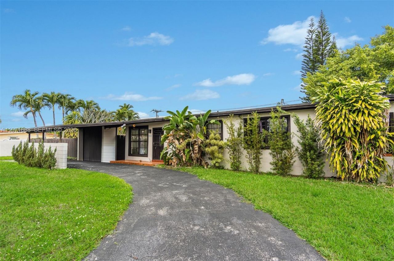8461 SW 38th St , Miami, FL 33155 Photo