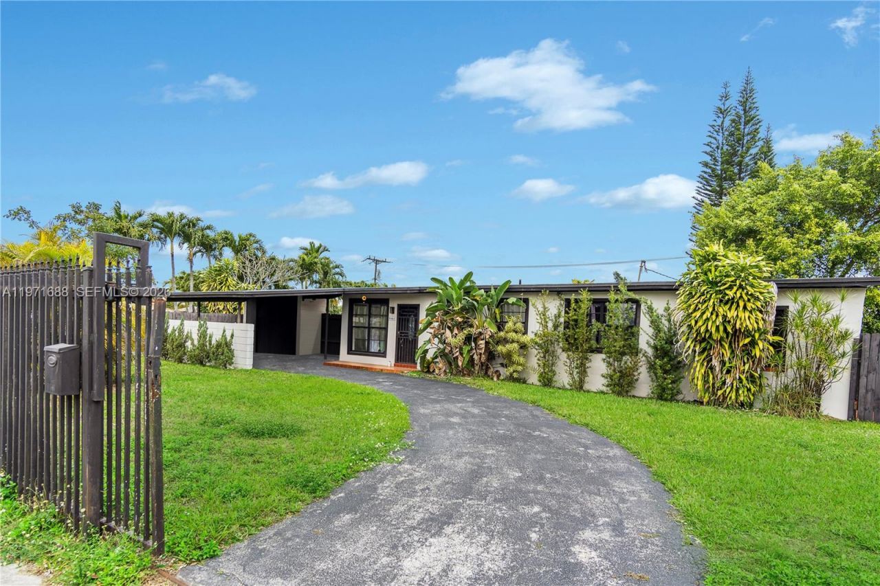 8461 SW 38th St , Miami, FL 33155 Photo