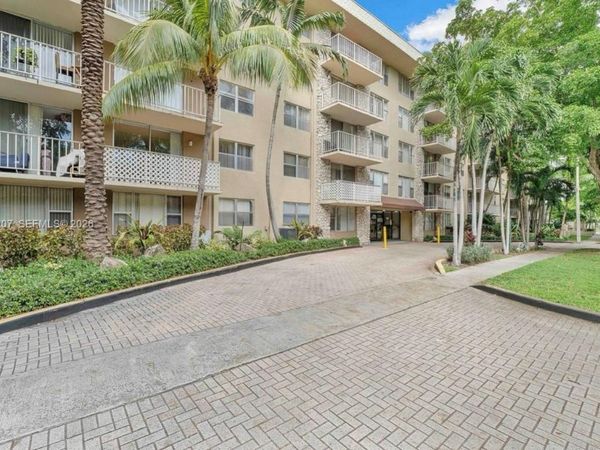 1805 Sans Souci Blvd , Unit 429, North Miami, FL 33181