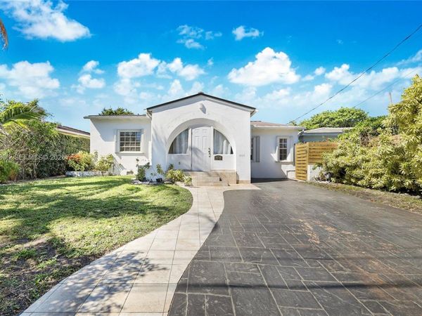 9056 Emerson Ave, Surfside, FL 33154