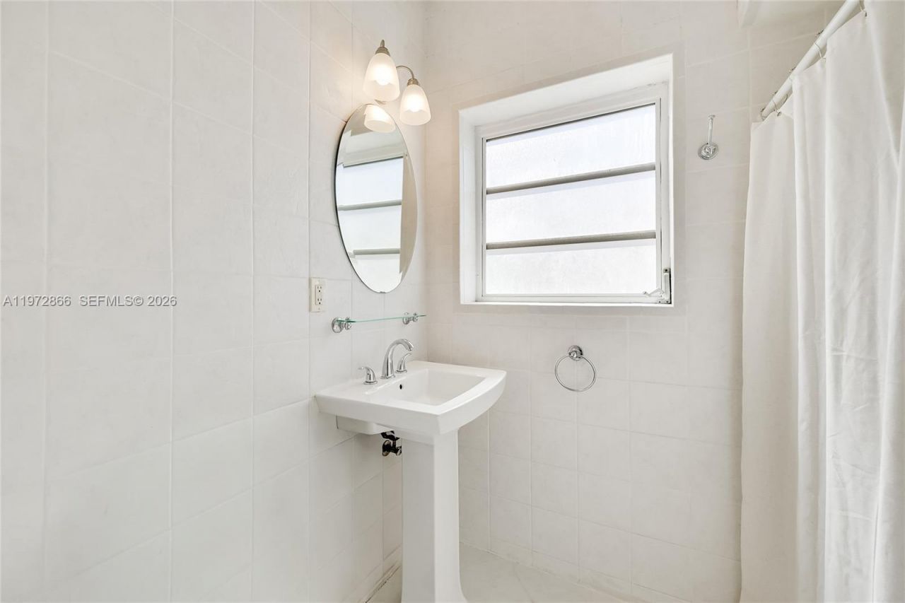 9056 Emerson Ave, Surfside, FL 33154 Photo