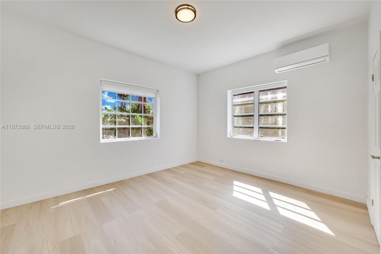 9056 Emerson Ave, Surfside, FL 33154 Photo