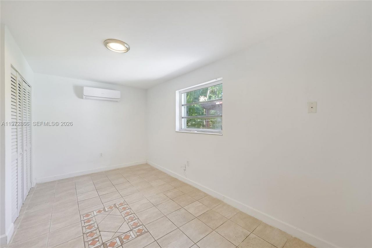 9056 Emerson Ave, Surfside, FL 33154 Photo