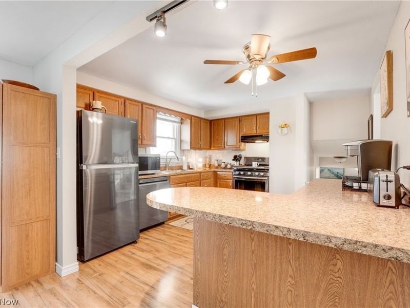 450 Brookdale Drive, Eastlake, OH 44095 Photo 7