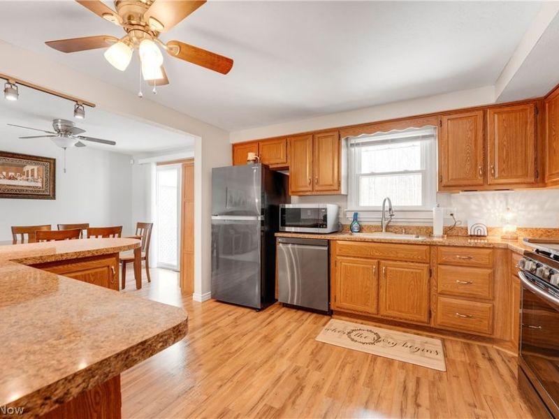 450 Brookdale Drive, Eastlake, OH 44095 Photo 9