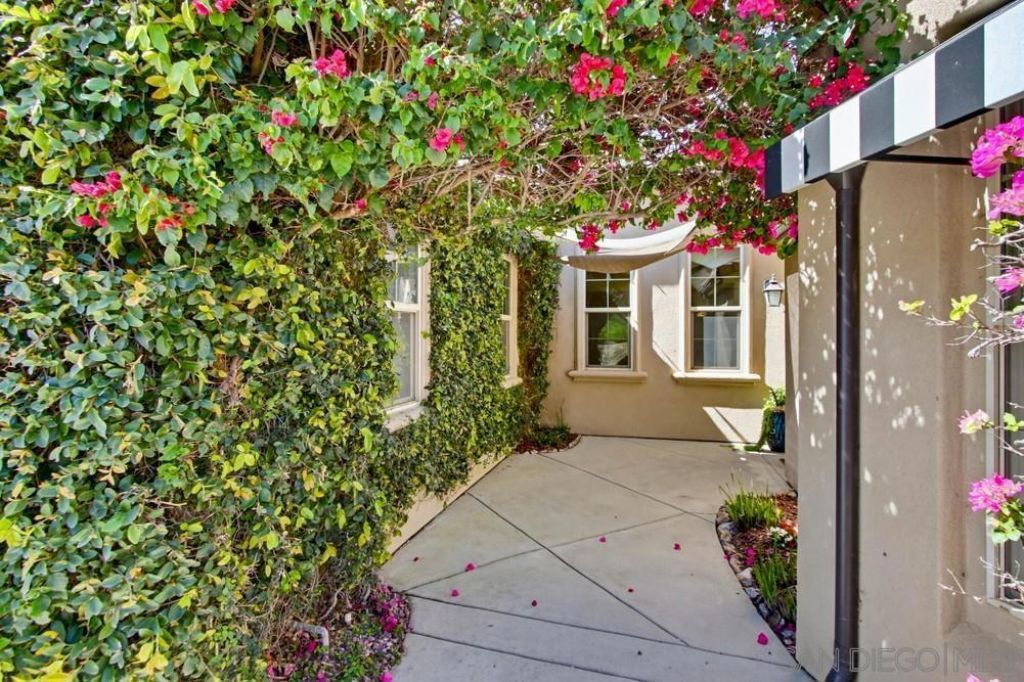 232 Calle Florecita, Escondido, CA 92029 Main Photo