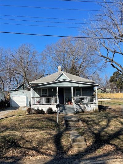 566 S Overton Avenue, Independence, MO 64055 Main Photo