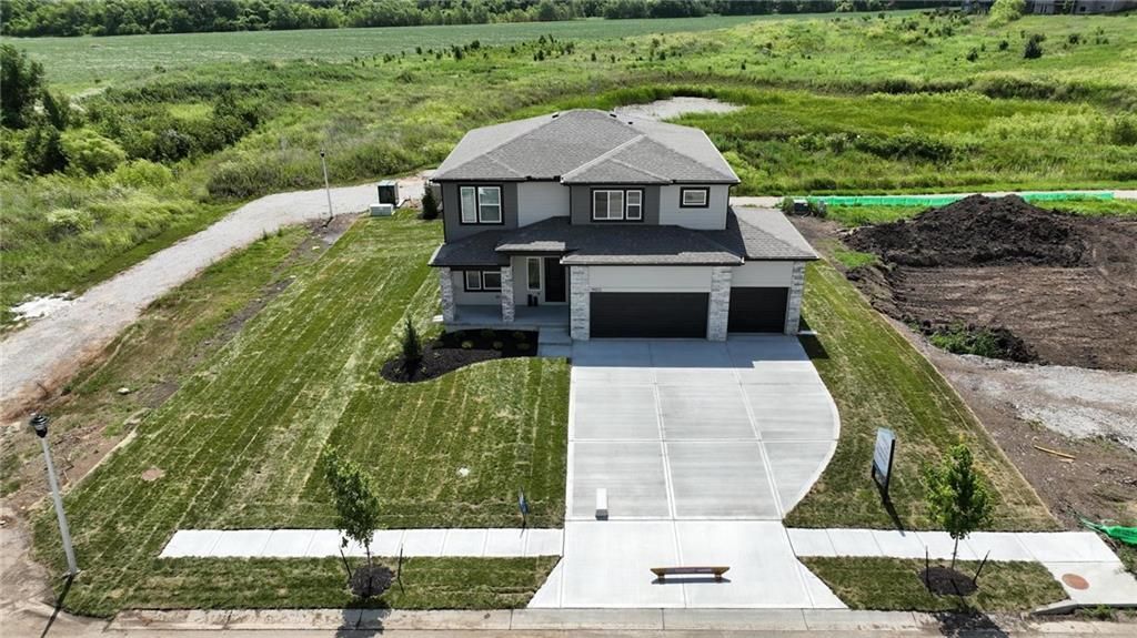 907 SW Bluebird Lane, Oak Grove, MO 64075 Main Photo