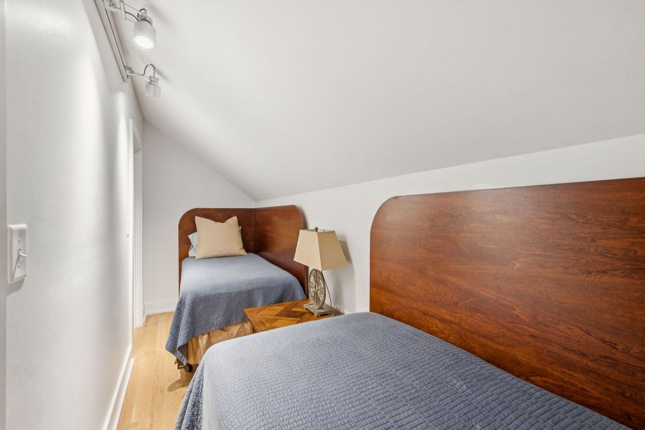 241 East Bay Street Photo 102