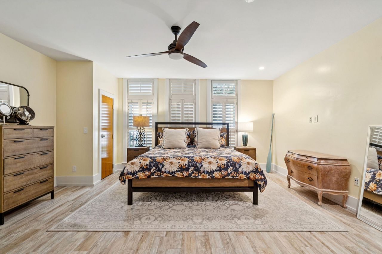 241 East Bay Street Photo 36