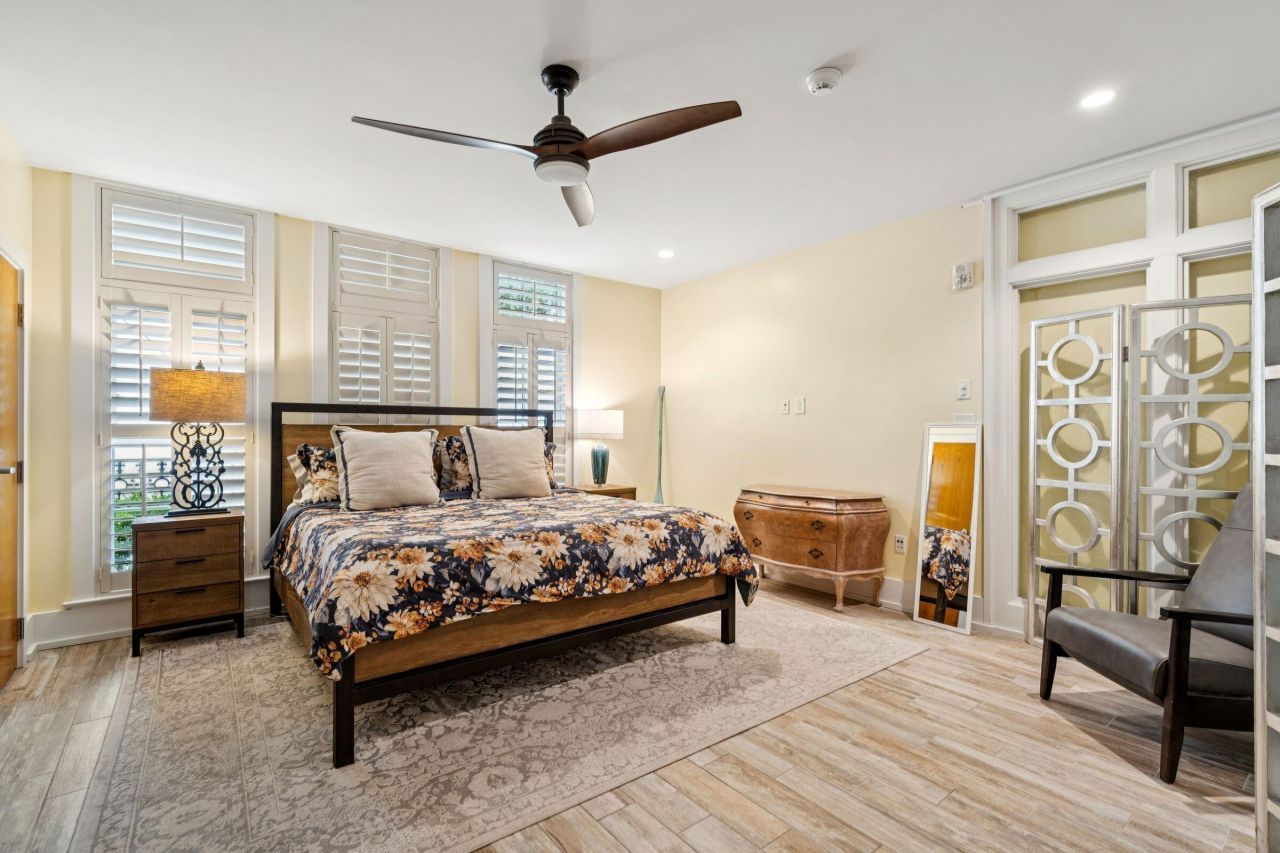 241 East Bay Street Photo 37