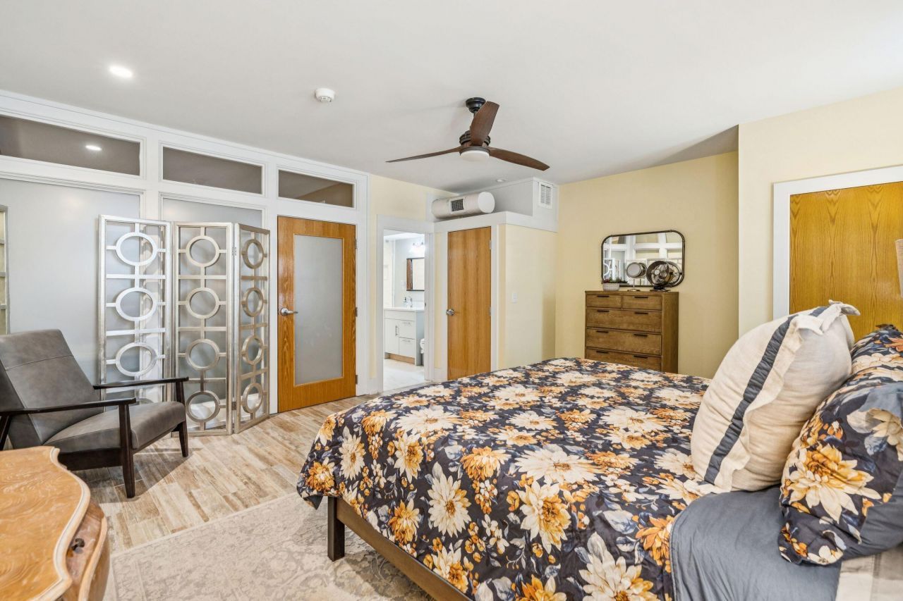 241 East Bay Street Photo 38