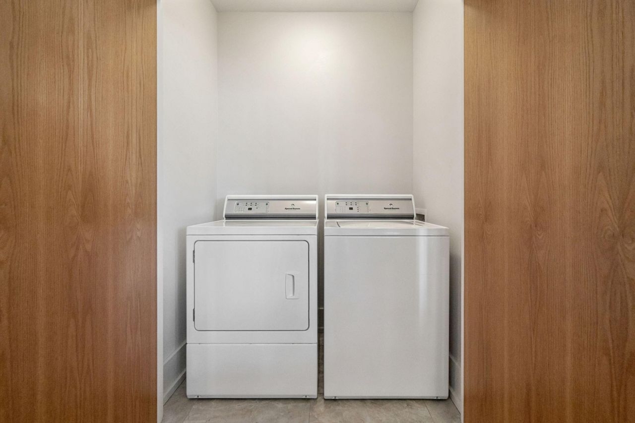 241 East Bay Street Photo 70