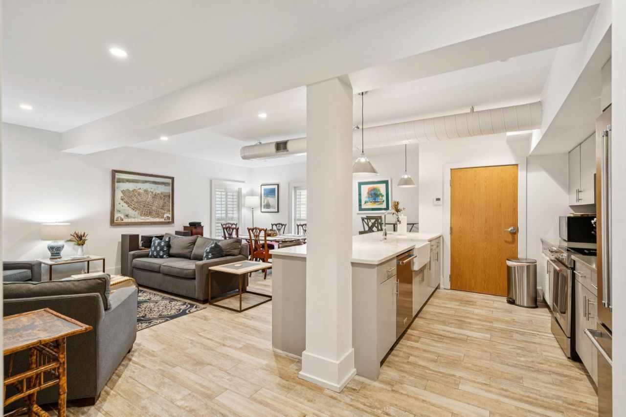 241 East Bay Street Photo 8