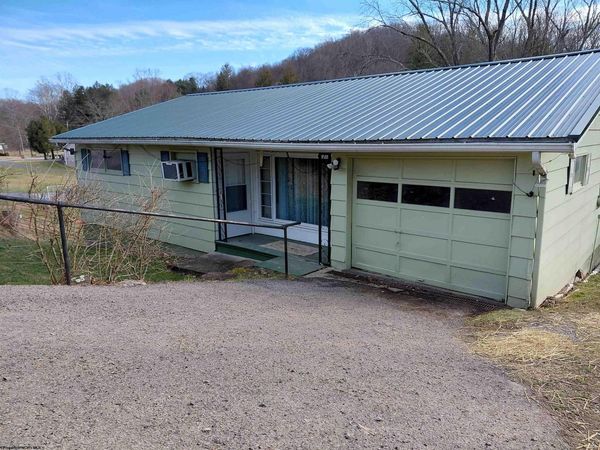 32 Circle Drive, Mount Clare, WV 26408