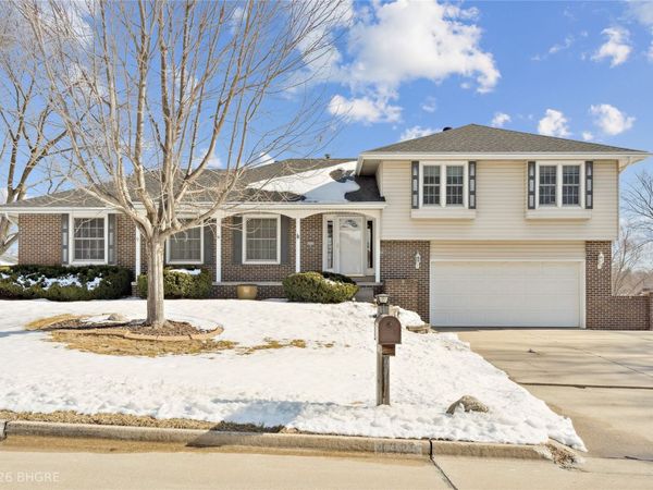 4325 98th Street, Urbandale, IA 50322