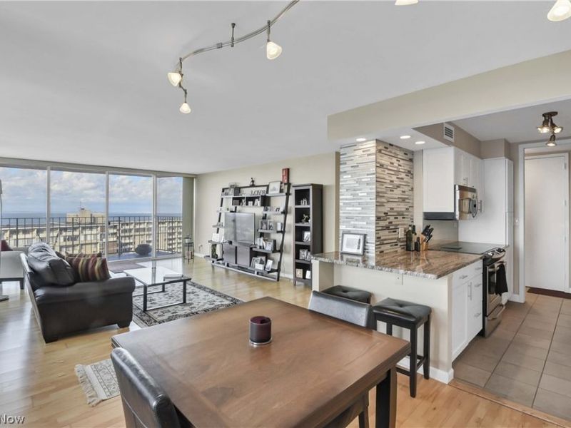 12700 Lake Avenue, Unit 2602, Lakewood, OH 44107 Photo 14