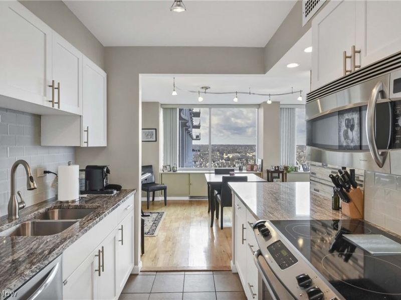 12700 Lake Avenue, Unit 2602, Lakewood, OH 44107 Photo 17