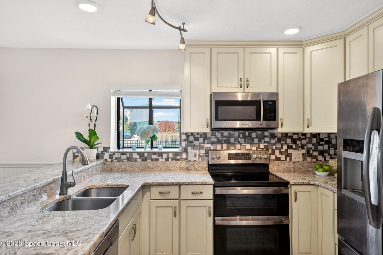 526 Jefferson Avenue, Cape Canaveral, FL 32920 Photo