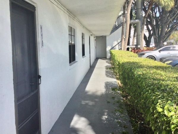 9233 SW 8th Street, Unit 110, Boca Raton, FL 33428