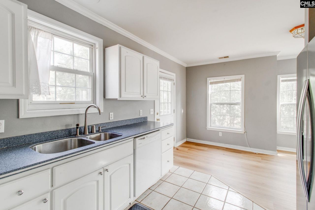 3425 Manor Avenue  Photo 12