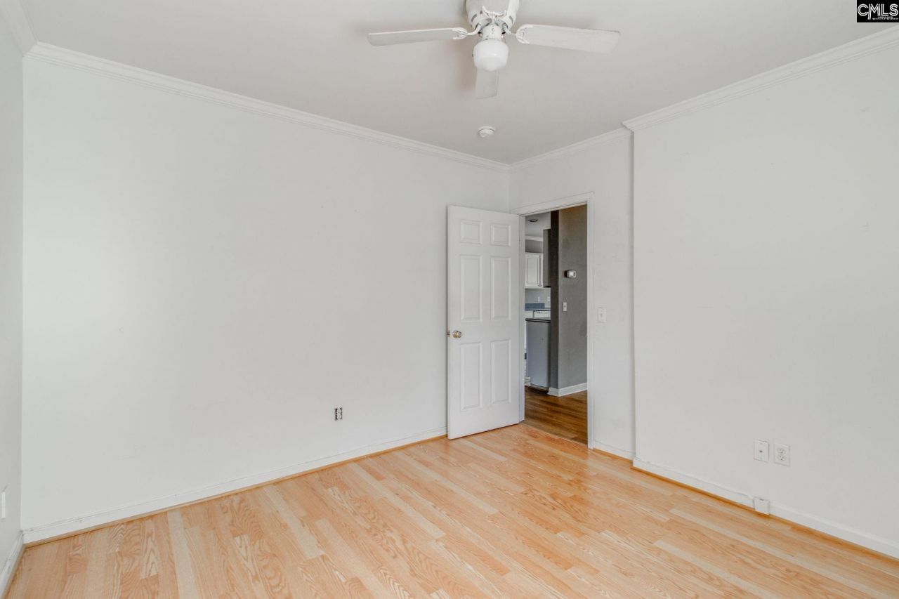 3425 Manor Avenue  Photo 22