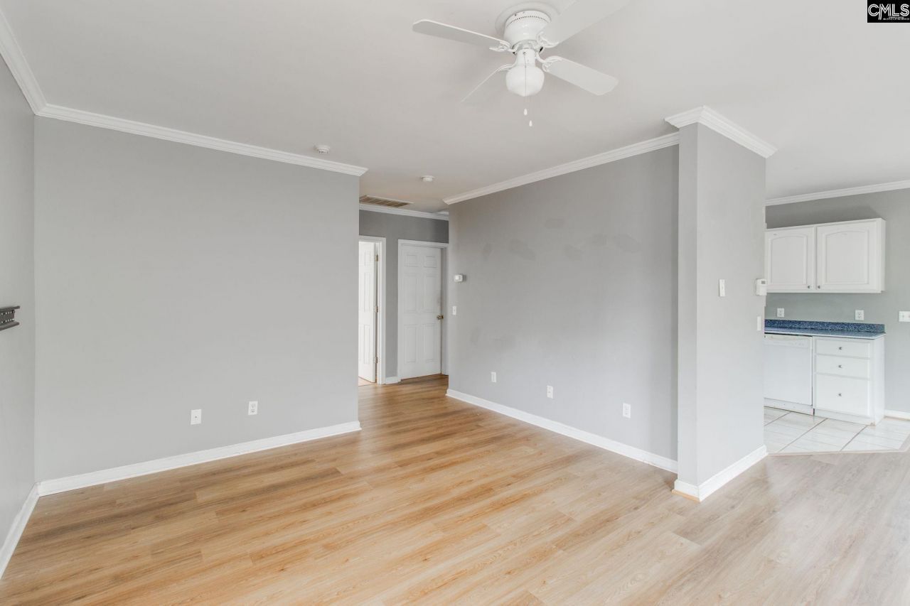 3425 Manor Avenue  Photo 4