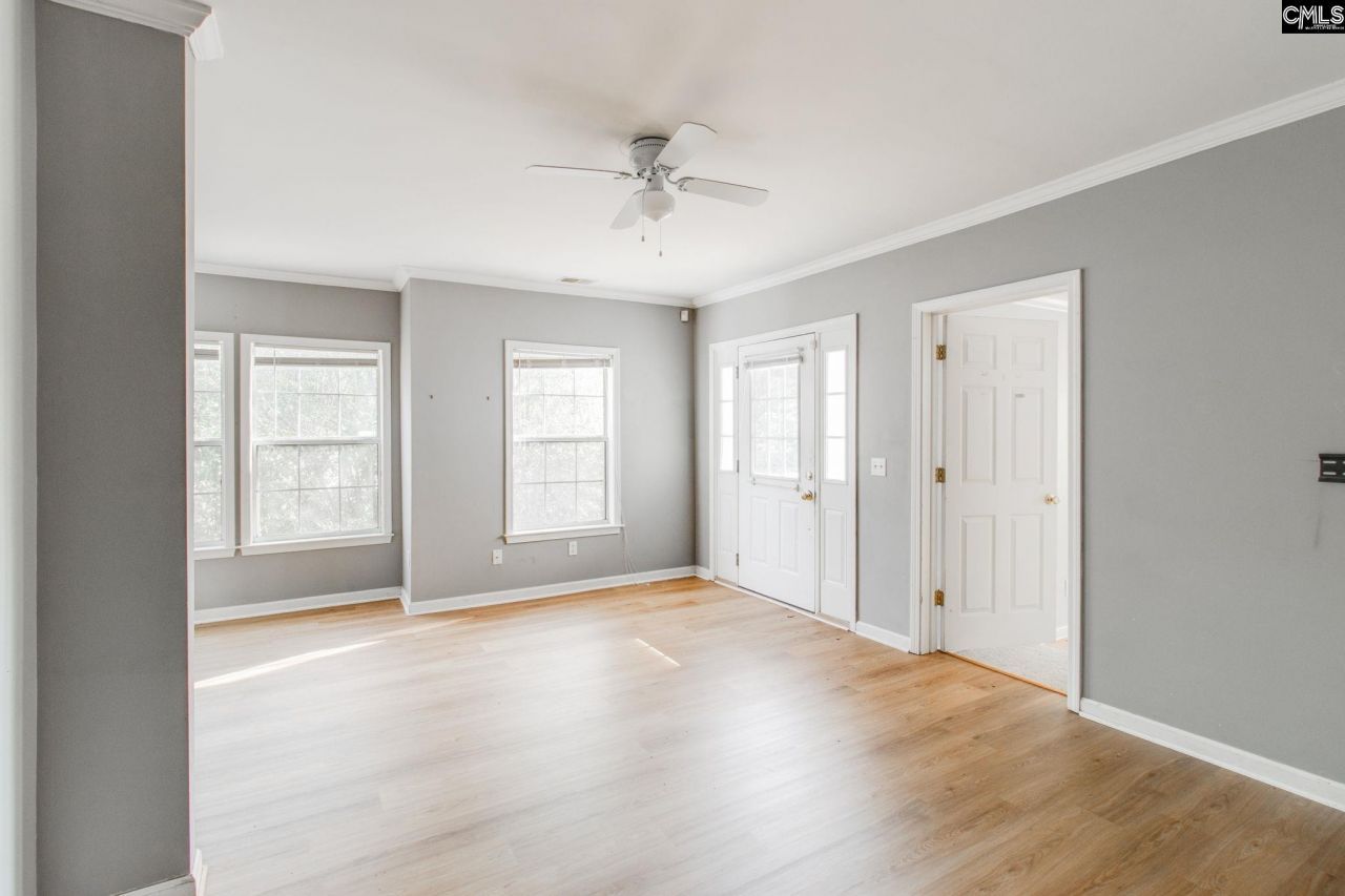 3425 Manor Avenue  Photo 6