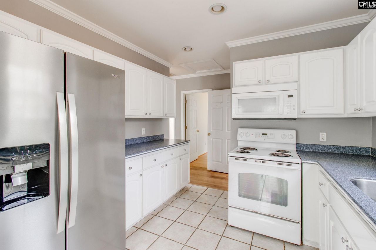 3425 Manor Avenue  Photo 9