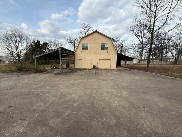 624 Post Road , Rogers, AR 72758