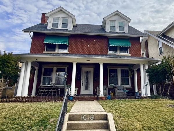 1018 13th , Huntington, WV 25701
