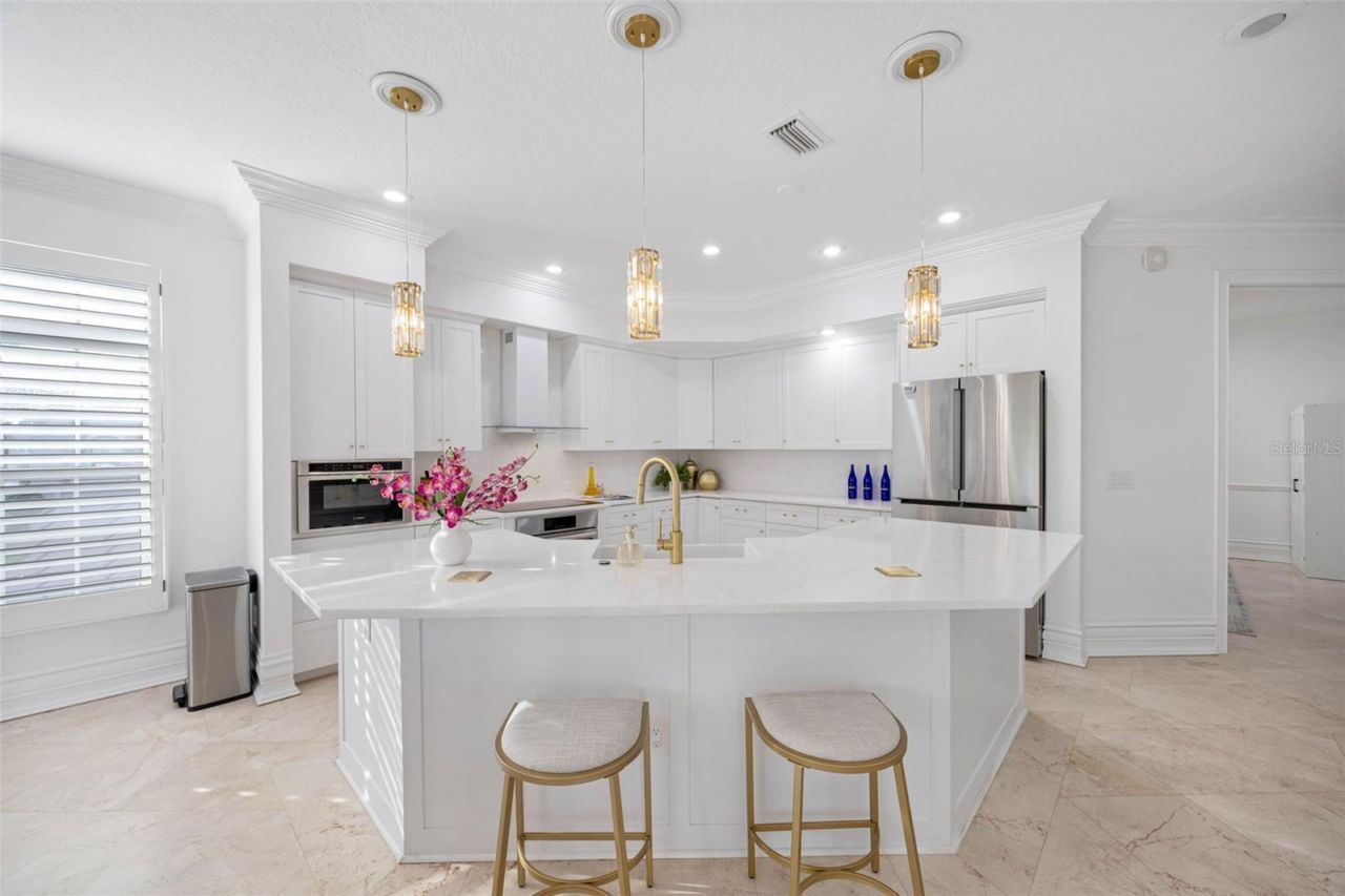 6024 Kipps Colony Drive E, Gulfport, FL 33707 Photo