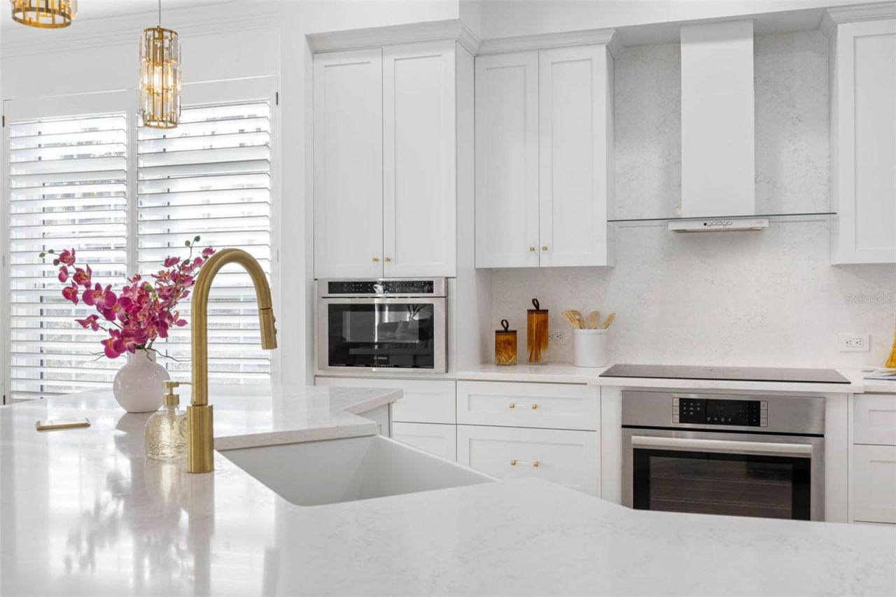 6024 Kipps Colony Drive E, Gulfport, FL 33707 Photo