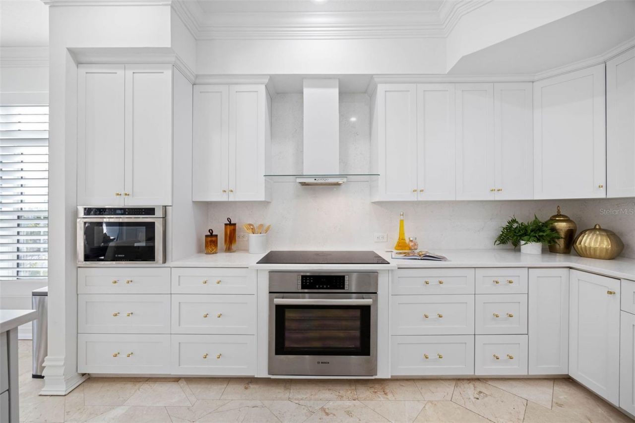 6024 Kipps Colony Drive E, Gulfport, FL 33707 Photo