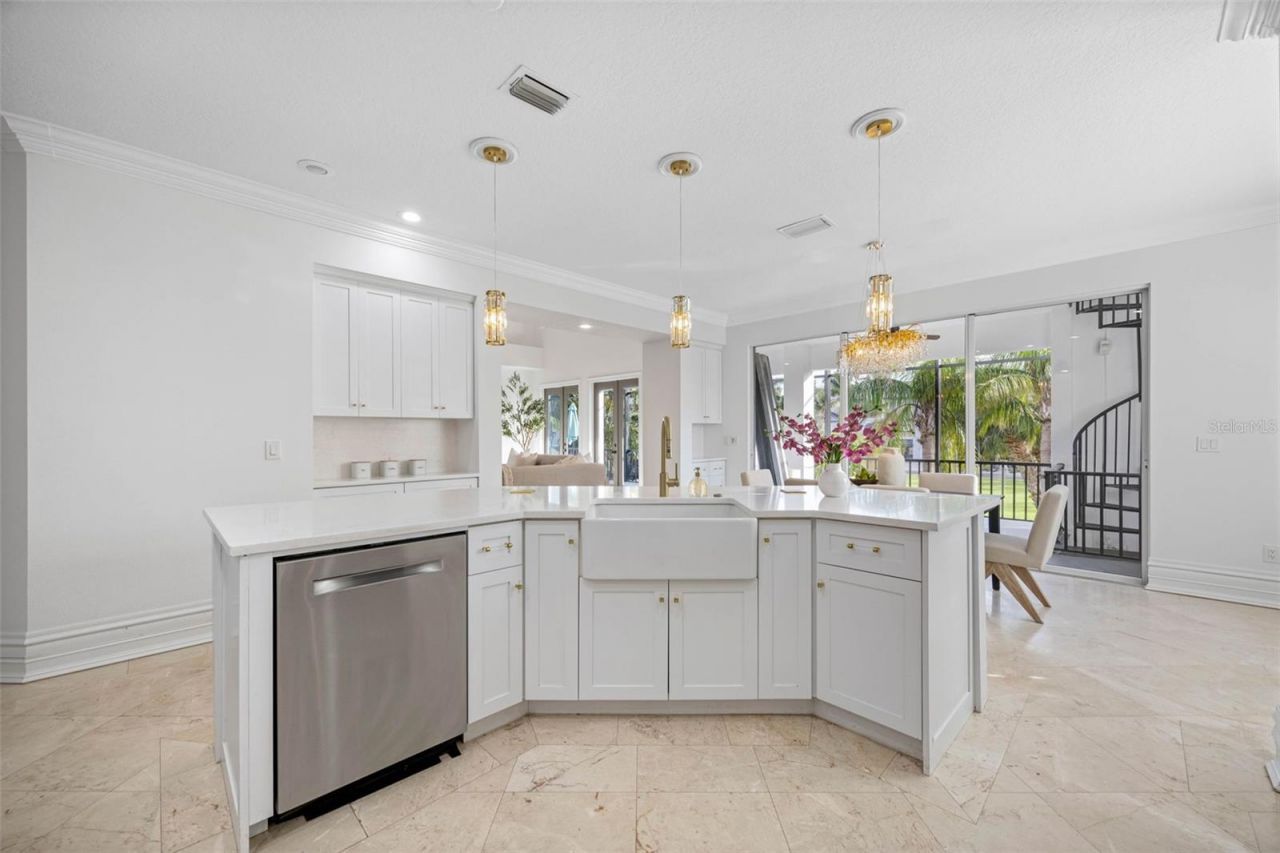 6024 Kipps Colony Drive E, Gulfport, FL 33707 Photo