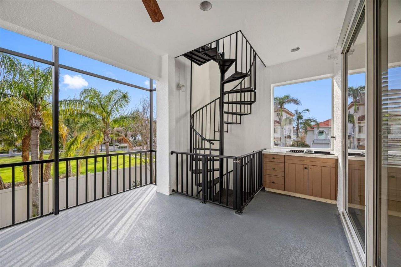 6024 Kipps Colony Drive E, Gulfport, FL 33707 Photo