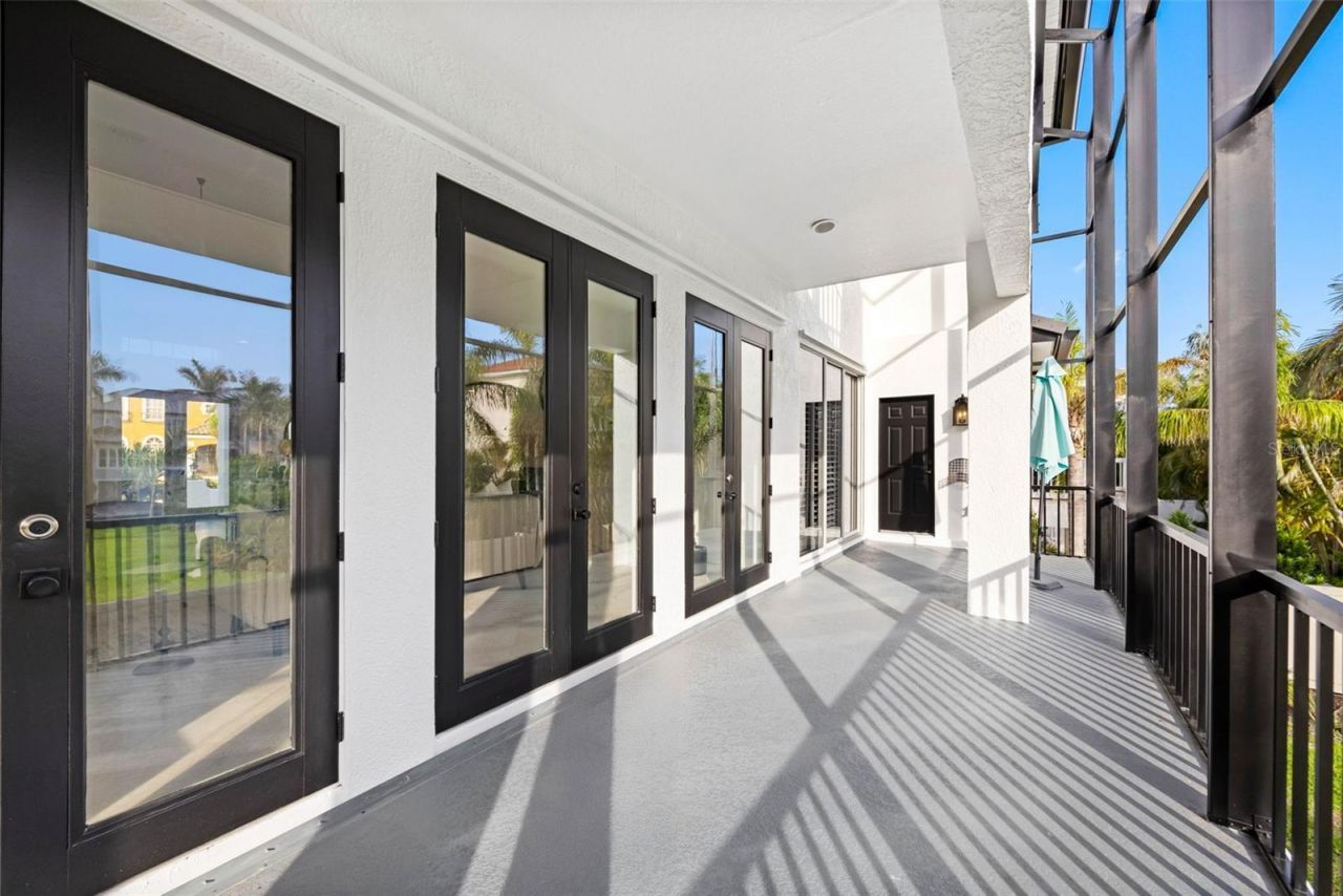 6024 Kipps Colony Drive E, Gulfport, FL 33707 Photo