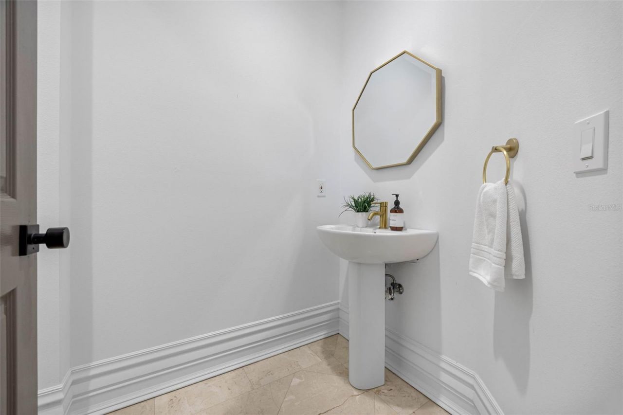 6024 Kipps Colony Drive E, Gulfport, FL 33707 Photo