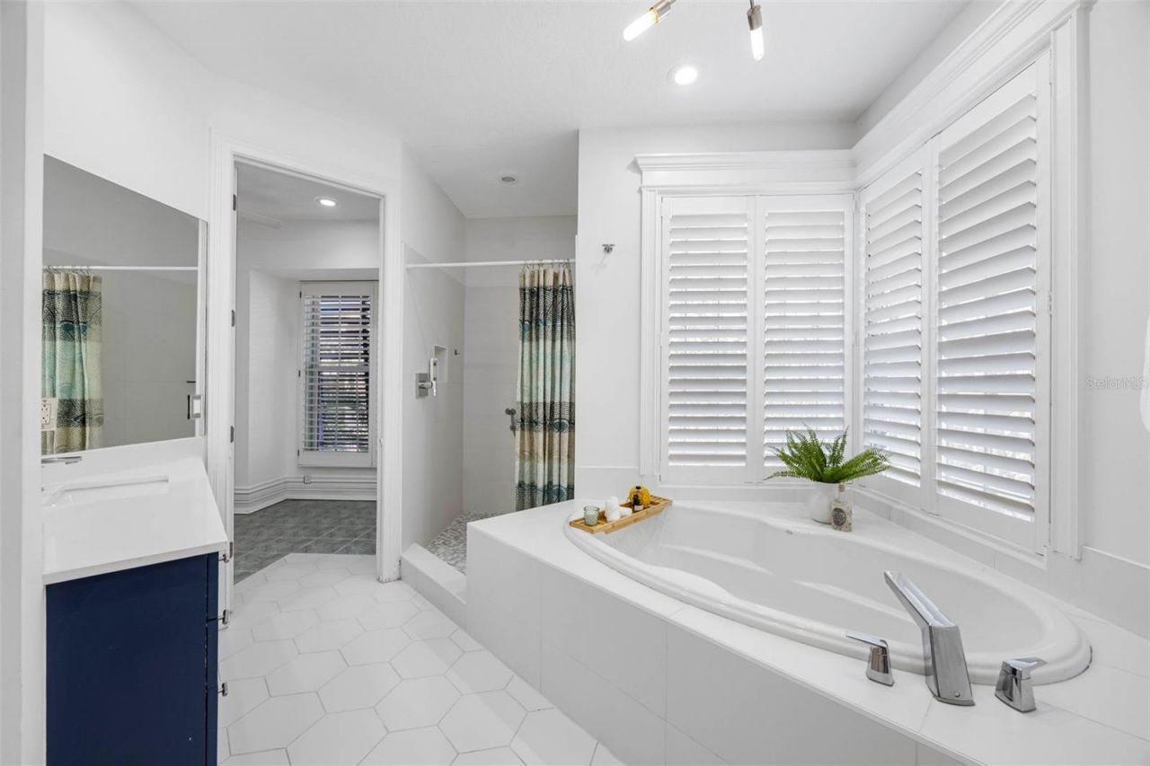 6024 Kipps Colony Drive E, Gulfport, FL 33707 Photo